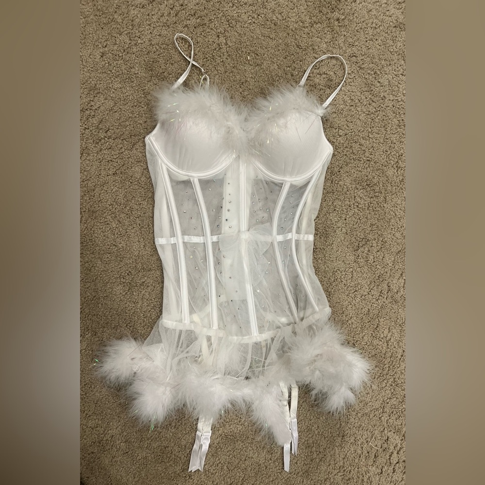 NWT Victoria’s Secret 34B white corset lingerie